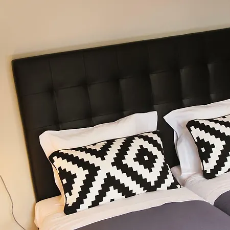 Πανσιόν Ac House *